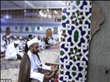  نمازگراران در مسجد شیعیان  شهر مدینه منوره