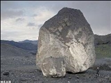 سنگ غول پیکر آتشفشانی در ایسلند 