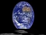  وجود حیات روی کره زمین به خاطر ماه است 