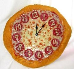 پیتزا به شکل ساعت 