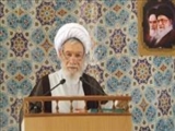 امام جمعه جلفا: امروز در نظام اسلامی فقرا فقیرتر شده اند و مسئولان به فکر ثروت اندوزی هستند