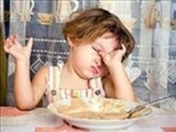 سختگیری والدین در مورد غذای کودکان ممکن است نتیجه معکوس بدهد