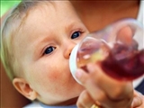 نوزادان زیر یک سال نباید آب‌ میوه بنوشند 