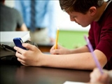بررسی آسیب‌های استفاده از تلفن همراه در مدارس