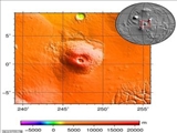 حفره‌ای در یک کوه آتشفشانی مریخی که بلندتر از "اورست" است