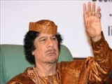 اخبار متناقض درباره کناره‌گيري قذافي 