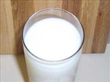 يک ليوان شير حاوي 20 ماده شيميايي مصنوعي 