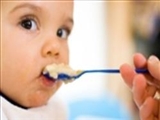 دیر شروع کردن غذای کمکی منجر به سوء تغذیه کودک می‌شود 