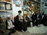 حضور سرزده رهبری در منازل دو خانواده‌ی شهید 