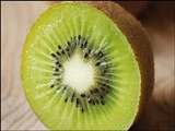 نقش مصرف میوه‌ها و سبزیجات در سلامت پوست/ کیوی عامل پوست درخشان 