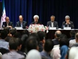 در چارچوب منافع ملی با دنیا تعامل می کنیم
