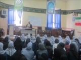 برگزاری گفتمان دینی با موضوع نهضت احکام آموزی در مدرسه هاجر مرند