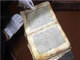 نگهداری قدیمی‌ترین انجیل دنیا روی پوست ماهی در تبریز+ تصاویر